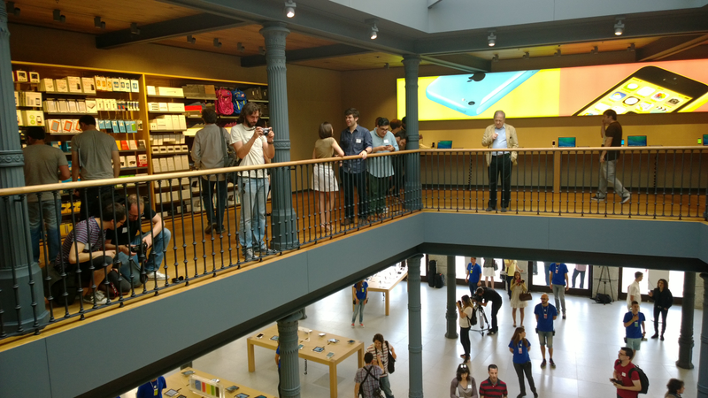 Illustration for article titled Así es el nuevo Apple Store de la Puerta del Sol de Madrid